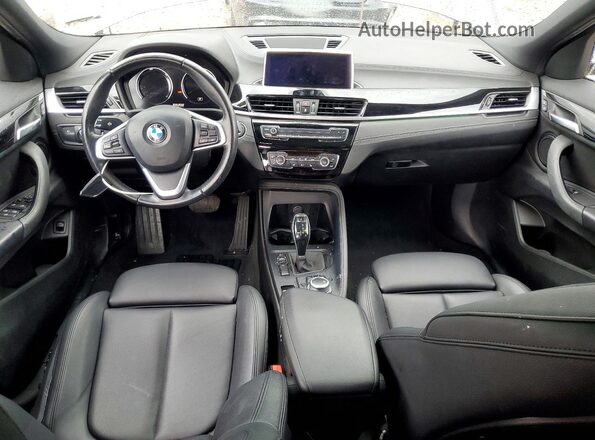 WBXYH9C02L5P54832 2020 BMW X2 Gray Vista del salpicadero