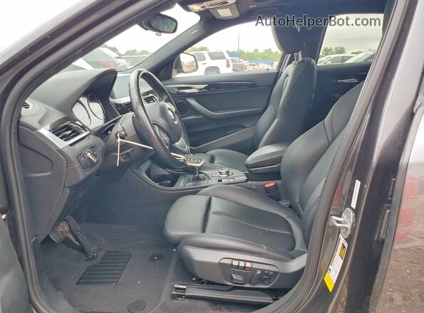 WBXYH9C02L5P54832 2020 BMW X2 Gray Vista interior delantera