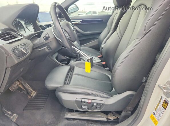 WBXYH9C08L5P03240 2020 BMW X2 White Вид салону спереду