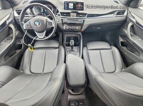 WBXYH9C08L5P03240 2020 BMW X2 White Вид панелі приладів