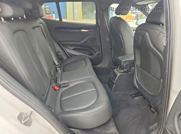 WBXYH9C08L5P03240 2020 BMW X2 White Вид задньої частини салону
