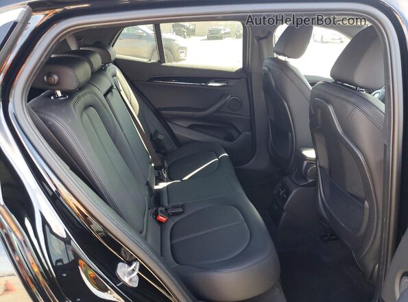 WBXYH9C08P5V33998 2023 BMW X2 Black Vista interior trasera