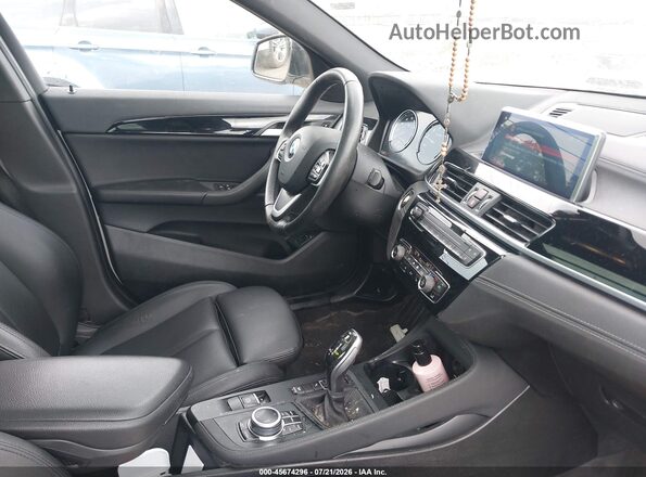 WBXYJ1C07L5P32718 2020 BMW X2 White Вид салону спереду