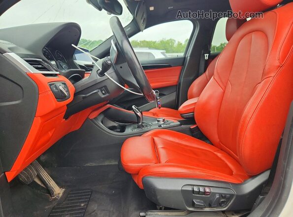 WBXYJ1C07L5P35196 2020 BMW X2 Белый Вид салона спереди