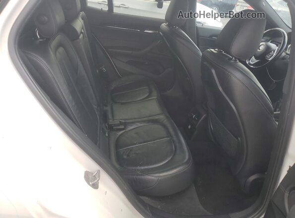 WBXYJ3C31JEB37949 2018 BMW X2 Белый Вид задней части салона