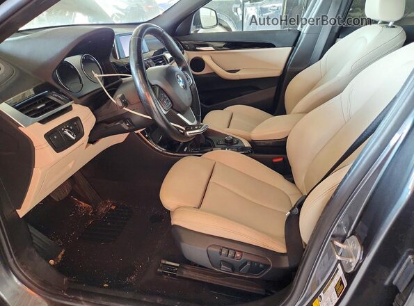 WBXYJ3C38JEB38029 2018 BMW X2 Gray Widok wnętrza z przodu
