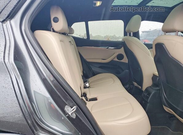 WBXYJ3C3XJEJ84801 2018 BMW X2 Gray Вид задньої частини салону
