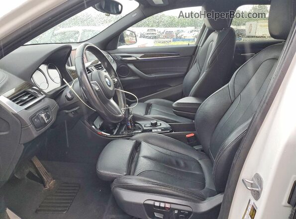 WBXYJ5C30JEF74997 2018 BMW X2 White Vista interior delantera