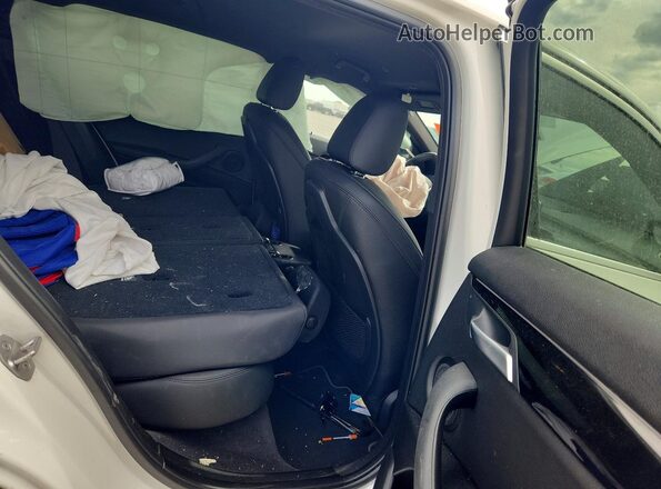 WBXYJ5C55KEF83245 2019 BMW X2 White უკანა სალონის ხედი