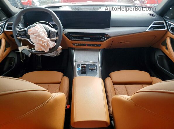 WBY23HD02SFV62036 2025 BMW I4 Красный Вид панели приборов