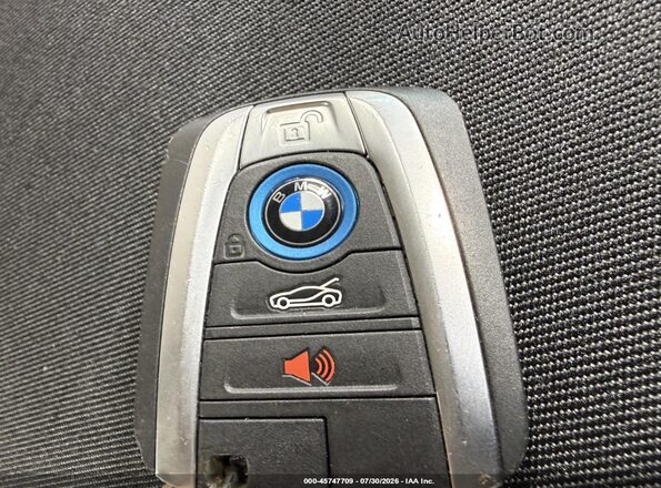 WBY2Z6C51KVG98151 2019 BMW I8 White Vista del salpicadero