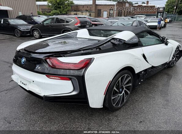 WBY2Z6C51KVG98151 2019 BMW I8 White Trasero derecho