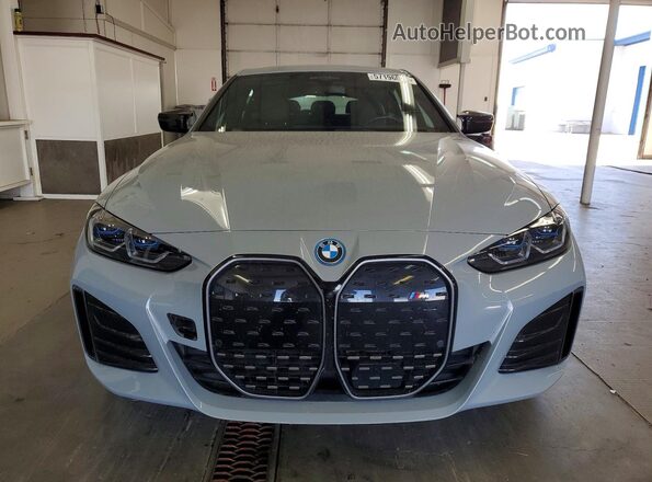 WBY33AW00RFR71378 2024 BMW I4 Серебряный Вид спереди