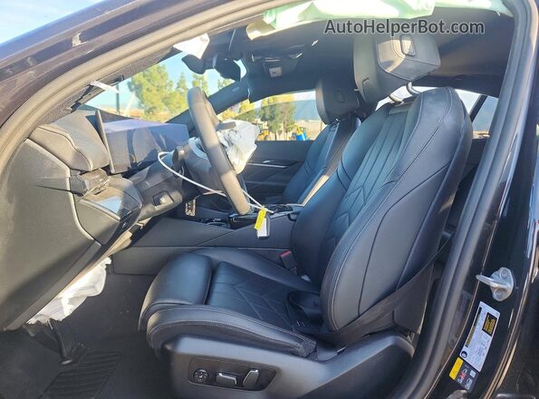 WBY33FK01RCR68414 2024 BMW OTHER Black Widok wnętrza z przodu