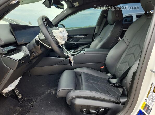 WBY33FK02RCR71712 2024 BMW OTHER Белый Вид салона спереди