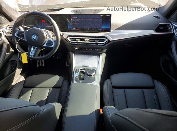 WBY43AW01RFR71569 2024 BMW I4 Blue Widok deski rozdzielczej