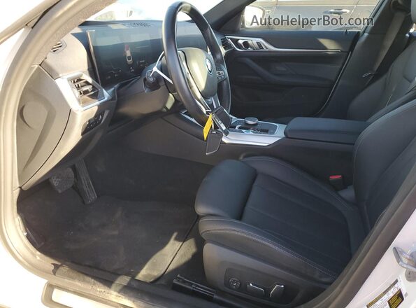 WBY43AW04RFS29537 2024 BMW I4 White Vista interior delantera