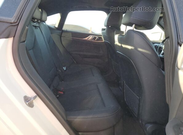 WBY43AW04RFS29537 2024 BMW I4 White Vista de los asientos traseros