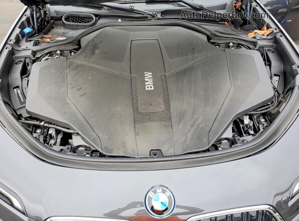WBY43EJ06RCR73186 2024 BMW OTHER Gray Vista interior trasera