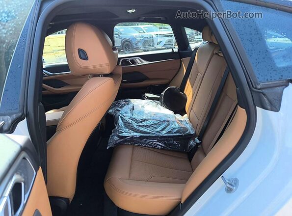 WBY43HD02TFW29955 2026 BMW I4 White Widok wnętrza z tyłu