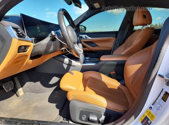 WBY73AW01NFM89305 2022 BMW I4 White Vista interior delantera