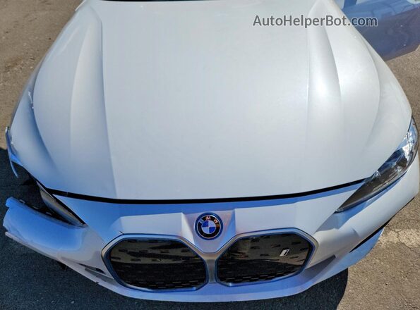 WBY73AW01NFM89305 2022 BMW I4 White Vista interior trasera