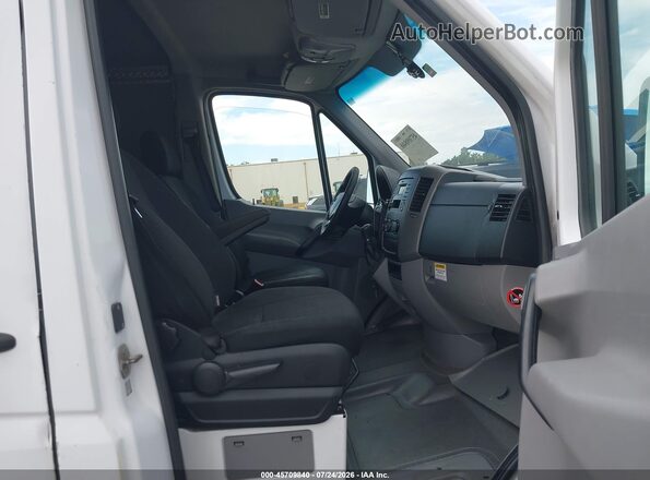 WD3PE7DD6GP254104 2016 MERCEDES-BENZ SPRINTER White Front interior view