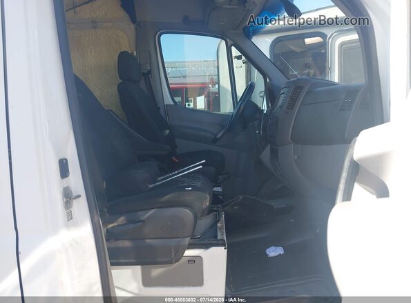 WD3PE8CD7HP523025 2017 MERCEDES-BENZ SPRINTER Белый Вид салона спереди
