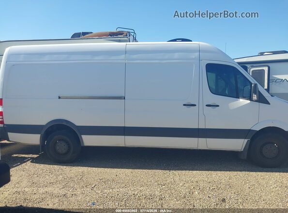 WD3PE8CD7HP523025 2017 MERCEDES-BENZ SPRINTER Белый Вид задней части салона
