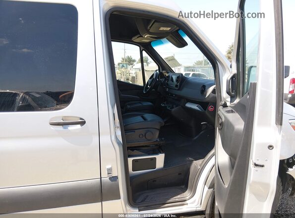 WD4PF0CD1KP190323 2019 MERCEDES-BENZ SPRINTER White Вид салону спереду