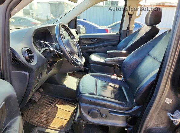 WD4PG2EE4H3284159 2017 MERCEDES-BENZ METRIS Black Вид салону спереду