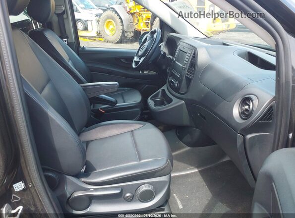 WD4PG2EE5J3397916 2018 MERCEDES-BENZ METRIS Black Вид салону спереду