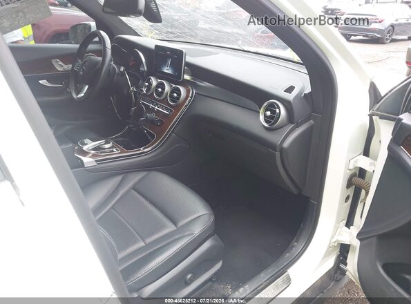 WDC0G4JB1HF115020 2017 MERCEDES-BENZ GLC 300 White Widok wnętrza z przodu