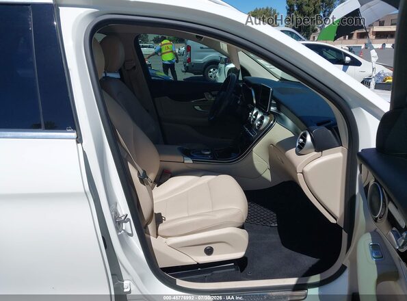 WDC0G4JB1HV011164 2017 MERCEDES-BENZ GLC 300 White Widok wnętrza z przodu