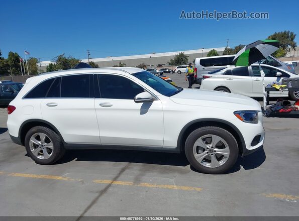 WDC0G4JB1HV011164 2017 MERCEDES-BENZ GLC 300 White Widok wnętrza z tyłu