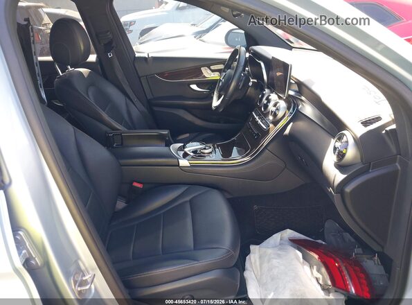 WDC0G4JB7HF177683 2017 MERCEDES-BENZ GLC 300 Silver Widok wnętrza z przodu
