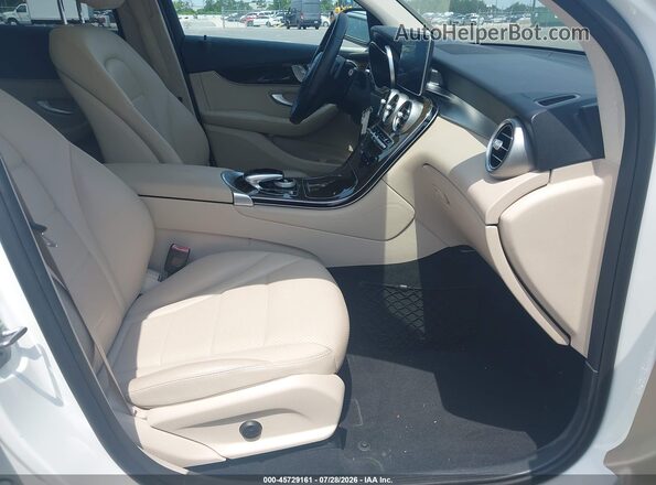 WDC0G4JBXGF102670 2016 MERCEDES-BENZ GLC 300 Белый Вид салона спереди