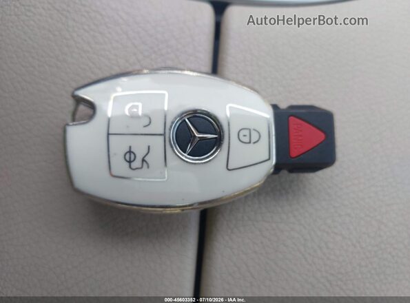 WDC0G4JBXJV014831 2018 MERCEDES-BENZ GLC 300 White Առջևի վահանակի տեսք
