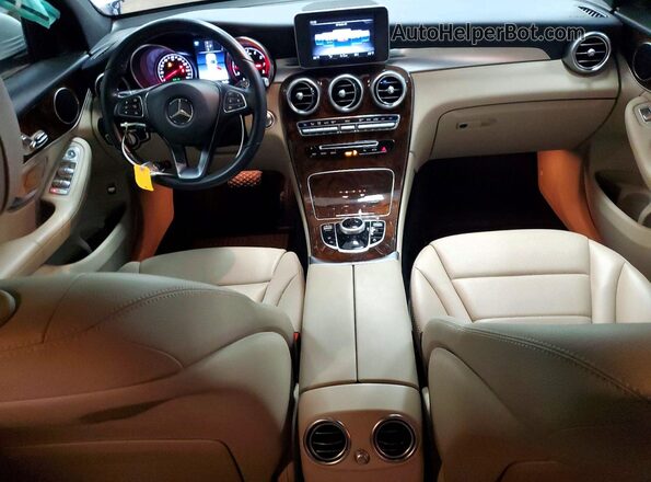 WDC0G4KB0JV075295 2018 MERCEDES-BENZ GLC-CLASS Белый Вид панели приборов