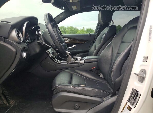 WDC0G4KB2JV055663 2018 MERCEDES-BENZ GLC-CLASS White Front interior view