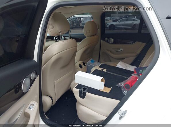 WDC0G4KB6GF031949 2016 MERCEDES-BENZ GLC 300 White VIN sticker view