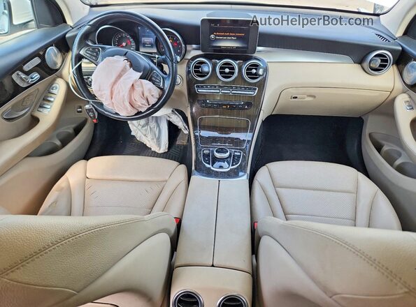 WDC0G4KB8HF139250 2017 MERCEDES-BENZ GLC-CLASS White Vista del salpicadero