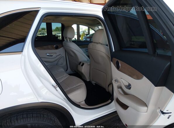 WDC0G4KB8JV019010 2018 MERCEDES-BENZ GLC 300 White VIN կոդի պիտակի տեսք