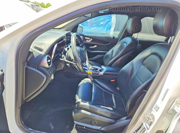 WDC0G4KB8JV076114 2018 MERCEDES-BENZ GLC-CLASS White Front interior view