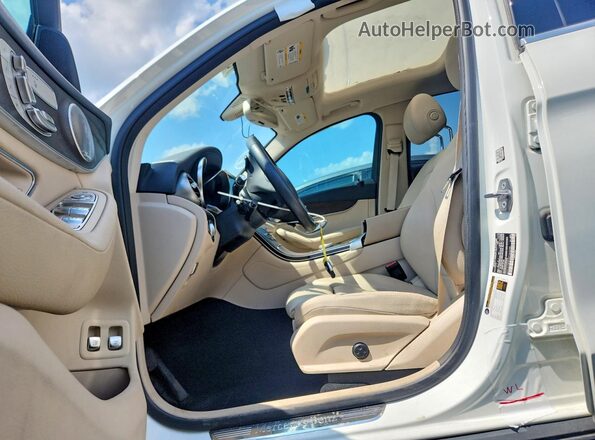 WDC0G5EB0KF563398 2019 MERCEDES-BENZ GLC-CLASS White Вид наклейки з VIN-кодом