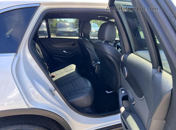 WDC0G8DB0LF697011 2020 MERCEDES-BENZ GLC-CLASS White Rear view