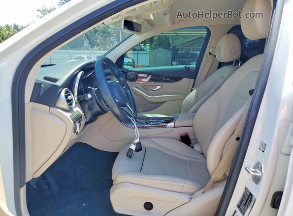 WDC0G8DB6LF676762 2020 MERCEDES-BENZ GLC-CLASS White Вид салону спереду