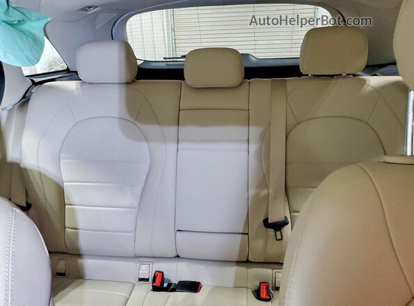 WDC0G8EB4LF751988 2020 MERCEDES-BENZ GLC-CLASS White Vista de los asientos traseros