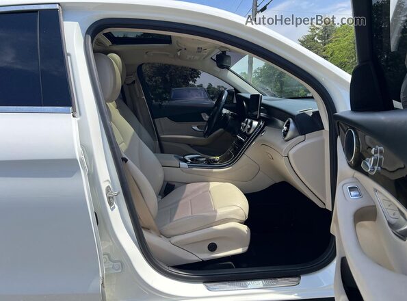 WDC0J4KB8HF132039 2017 MERCEDES-BENZ GLC-CLASS White Vista frontal