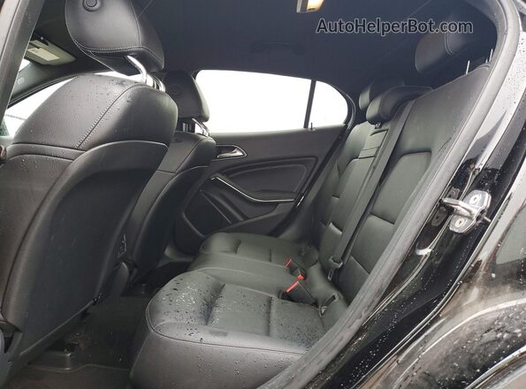 WDCTG4EB0KU000693 2019 MERCEDES-BENZ GLA Black Հետևի նստատեղերի տեսք